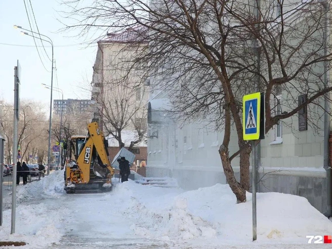 Уборка снега с улиц города является обязанностью соответствующих служб | Источник: Ирина Шарова / 72.RU
