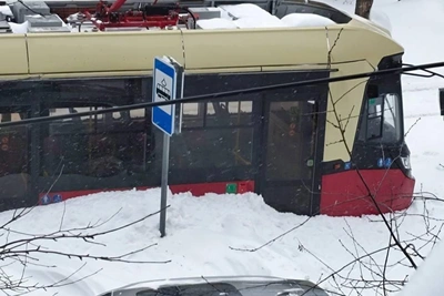 Tram derails in Nizhny Novgorod due to snowfall