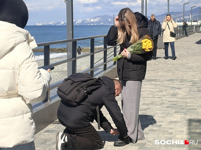 Джентльмены в праздничный день  | Источник: Анна Грицевич / SOCHI1.RU