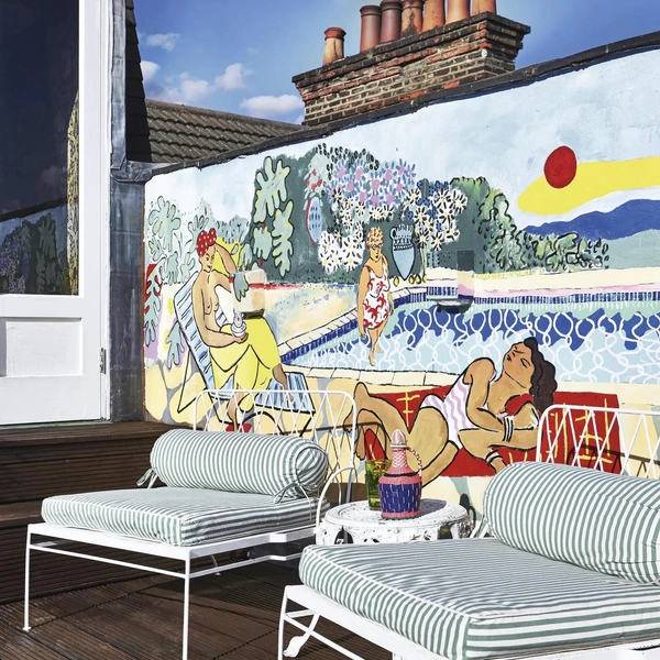 Дом журналистки Пандоры Сайкс. Кресла, Raj Tent Club. | Источник: Рэйчел Уайтинг
