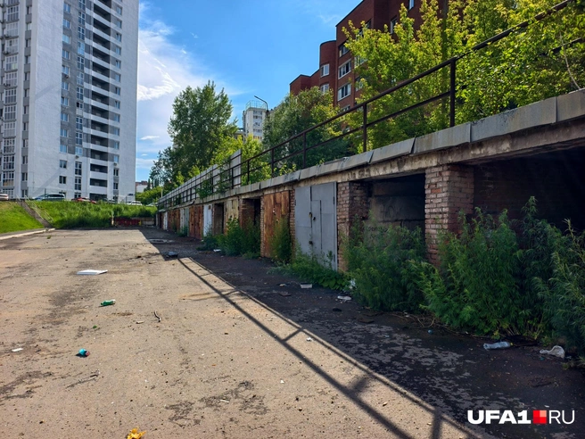 Почти все гаражи вскрыли и разграбили | Источник: Булат Салихов / UFA1.RU