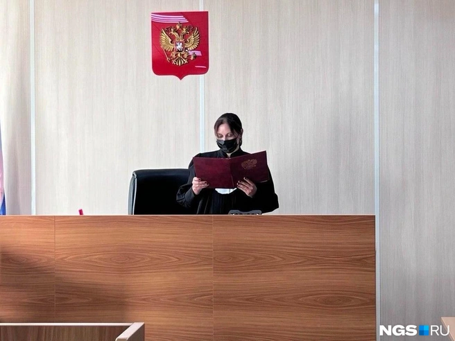 Судья Анастасия Колотова приговорила обвиняемых к длительным срокам в колонии, не найдя в деле лишь подтверждения того, что контрабандой занимались именно Сучков и Гамза, а не загадочный Lirika Boss или кто-то еще | Источник: Анна Скок / NGS.RU
