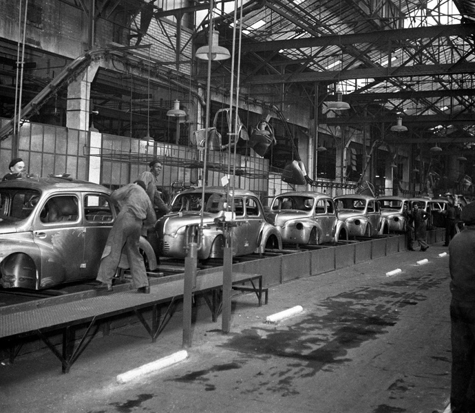 Французский партизан: как компания Renault начала производить доступные легковые автомобили после Второй мировой войны
