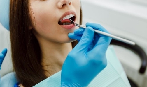 В Петербурге стоматолог вырвала пациентке 22 здоровых зуба