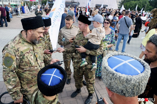 Казаки тоже были узнаваемы (и нагайки дома оставлять не стали)  | Источник: Наталья Лапцевич