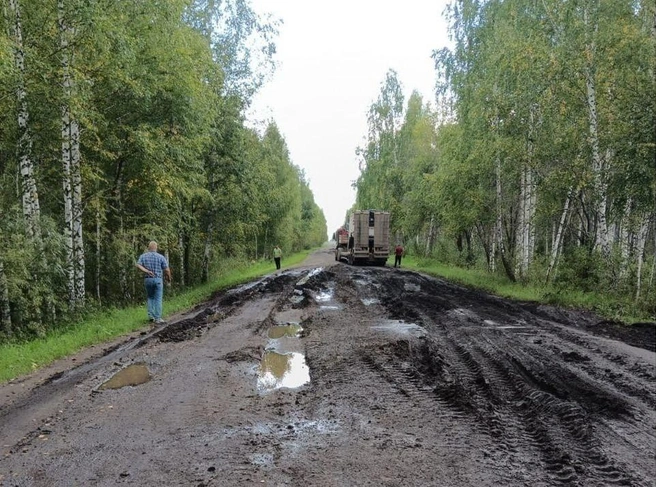 Асфальта на трассе не осталось | Источник: «Аварийный Омск» / T.me