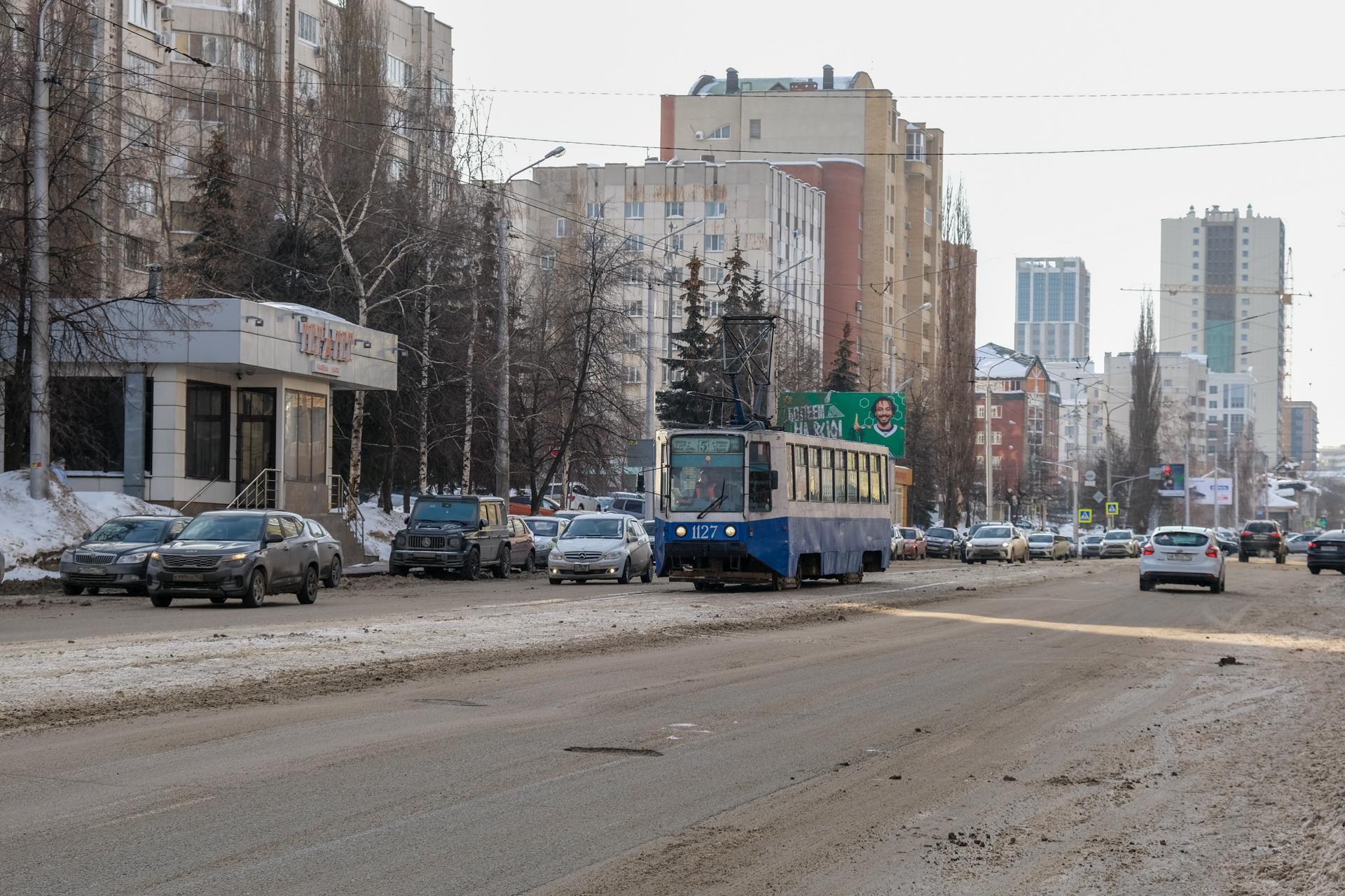 «И без того дикие пробки»: жители Уфы — о расширении трамвайной сети в городе