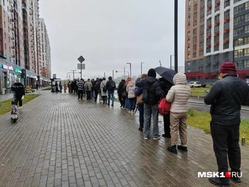 В час пик здесь выстраивается огромная очередь | Источник: Михаил Мечев / MSK1.RU