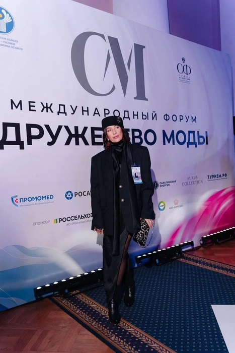 Натэлла уверена, что главное при создании образа&nbsp;— не дорогие логотипы, а чувство вкуса и яркая индивидуальность | Источник: архив Натэллы Джураевой