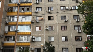 Местами сохранились деревянные окна от застройщика