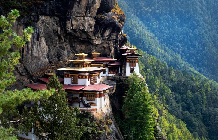 20 самых впечатляющих храмов мира, органично вписанных в природу