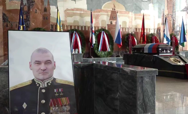 В Подмосковье простились с погибшим в Курской области генерал-майором Михаилом Гудковым | Источник: Официальный канал Минобороны России