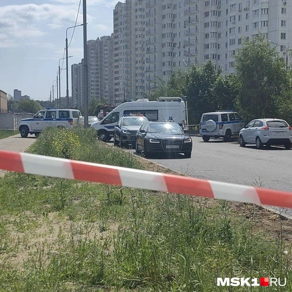 Место взрыва оцепили сигнальной лентой | Источник: Дмитрий Бондарев / MSK1.RU