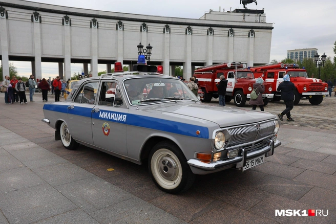 Раритетный автомобиль «Волга» стилизованный под милицейскую машину | Источник: Артем Устюжанин / MSK1.RU