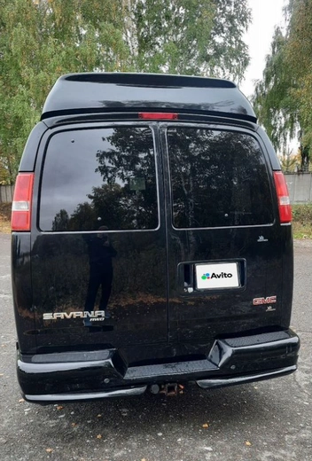 Внешне микроавтобус выглядит вполне прилично: в родной краске | Источник: Avito