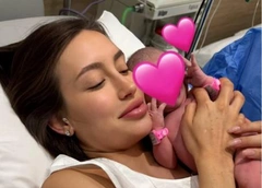 Дочь Тимати проводит время с сестрой: Валя Иванова показала, как Алиса нянчит малышку