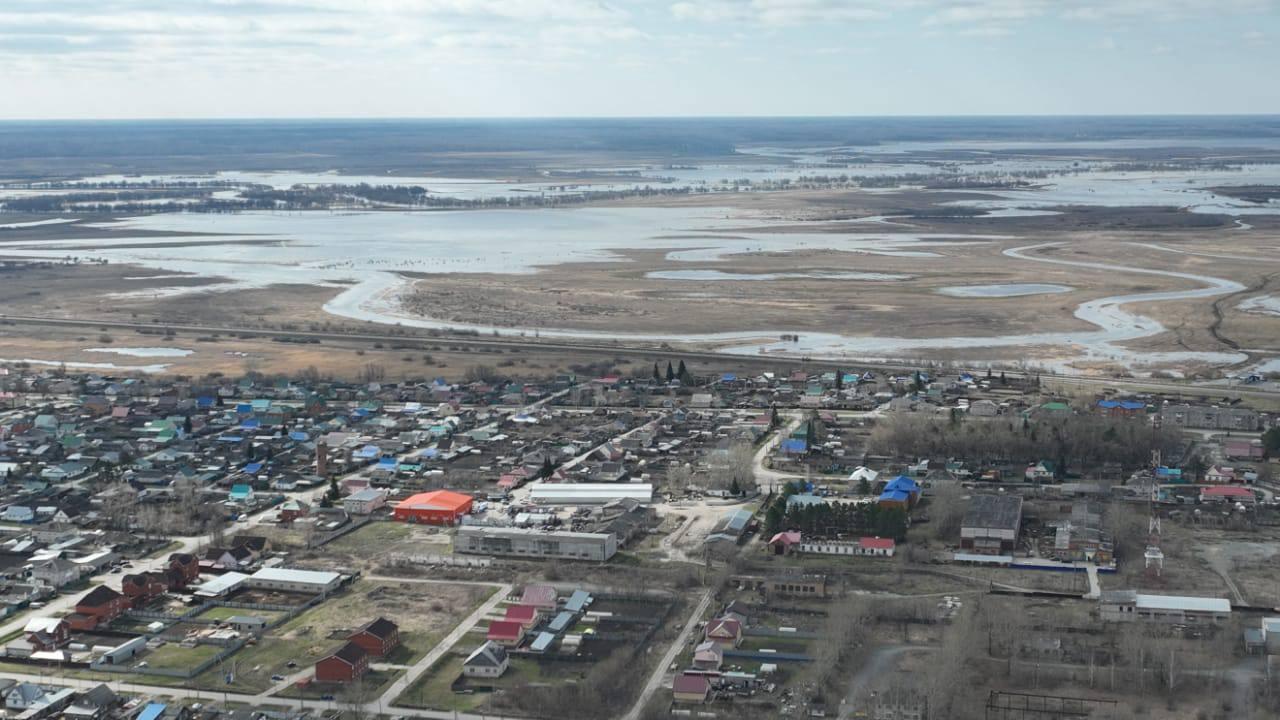 Уровень воды в селе Абатское Тюменской области достиг критической отметки:  наводнение в Ишимском районе - 24 апреля 2024 - 72.ру