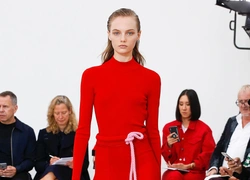 5 фишек юбилейного показа Виктории Бекхэм SS 2019