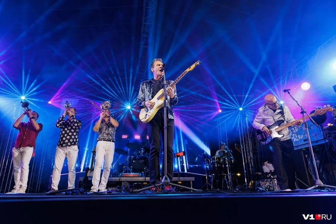 «Дорогу в облака», кажется, пел весь стадион | Источник: Алексей Волхонский / V1.RU