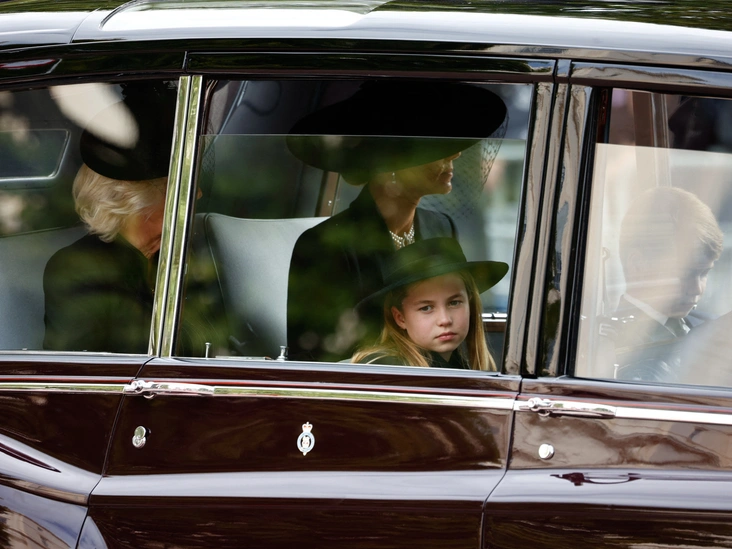 Принцесса Шарлотта в процессии за гробом королевы Елизаветы II Лондон, 19 сентября 2022