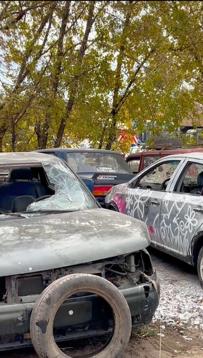 Какие-то из автомобилей уже разбирают на запчасти | Источник: avianovsav / T.me