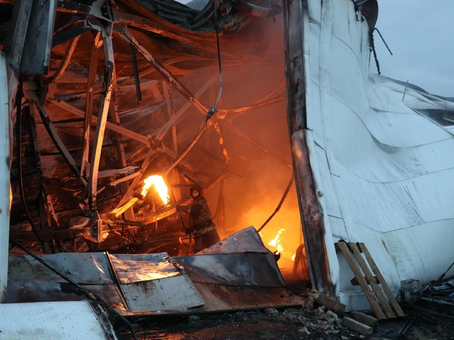 Общая площадь здания составляла 2000 квадратных метров.