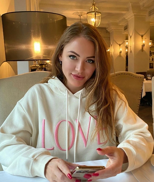 «Он дарил одинаковые подарки, — поясняла Наталья. — Марина знала все, ей все писали об этом — что он женат, и я ей писала в соцсети…»