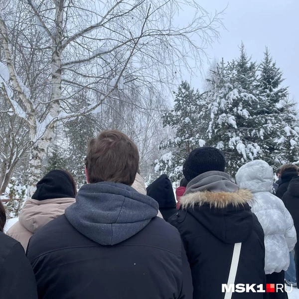 Дорога до участка, где похоронили Илью, у траурной процессии заняла 20 минут | Источник: Вера Борисова / MSK1.RU