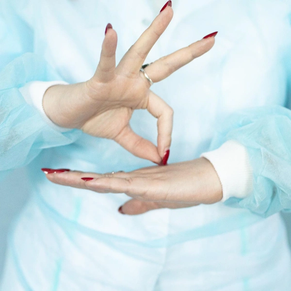 Этот жест означает «боль» | Источник: VALERIY ZAYTSEV