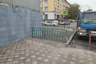 Забор перегородил проход у стадиона «Локомотив»