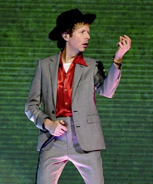 Beck с альбомом Hyperspace и другая важная музыка месяца