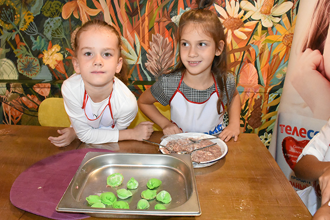 Лепим пельмени на английском