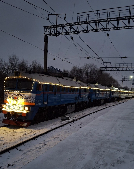 Так состав выглядит в движении&nbsp;— светится и переливается огнями | Источник: Николай Николаев / vk.com