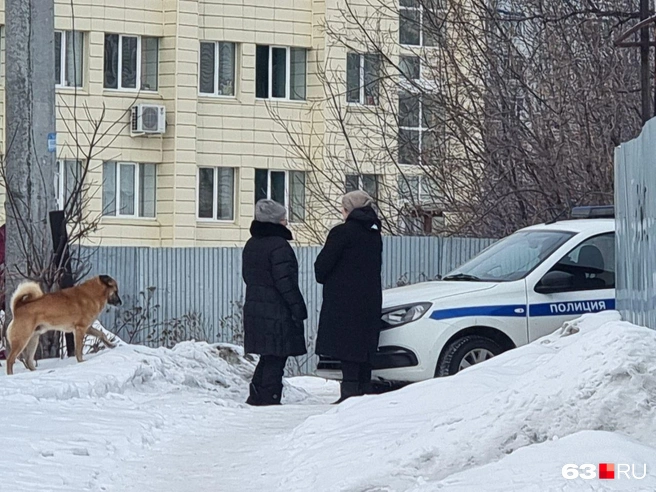 Соседи уже начали обмениваться слухами и сплетнями? | Источник: Роман Данилкин / 63.RU