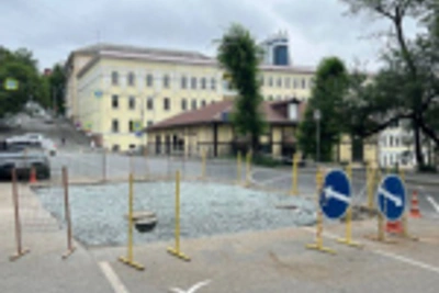 Раскопки на Посьетской затянулись: засыпали траншею, но дорога сужена