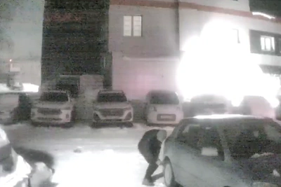 В Новосибирске мужчина проколол колеса нескольких автомобилей