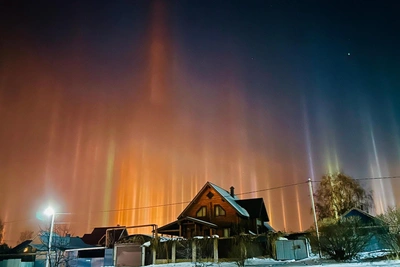 Colorful light pillars appear over Samara Oblast