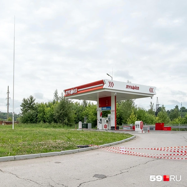 Не продают сейчас топливо и на Юрша, 50 | Источник: Василина Любимова / 59.RU