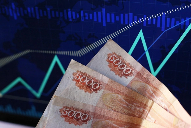 Давно вам 17? Рост налогов и дефицита бюджета затормозит снижение ключевой ставки | Источник: Майорова Юлия / ТАСС