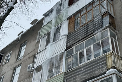 В Рязани скончалась девушка после падения ледяной глыбы