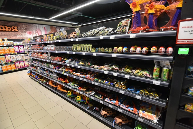 Конечно же, в SPAR можно найти детские товары, косметику, бытовую химию и многое другое | Источник: Дмитрий Емельянов