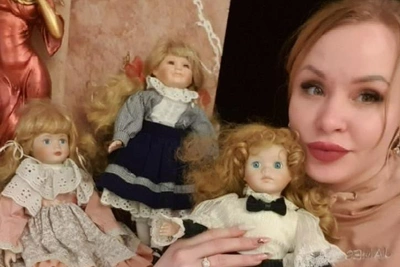 Porn actress Lola Taylor films room tour of childhood home