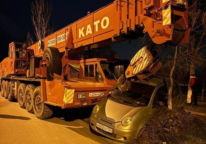 Кран от столкновения с Daewoo практически не пострадал | Источник: читатели V1.RU
