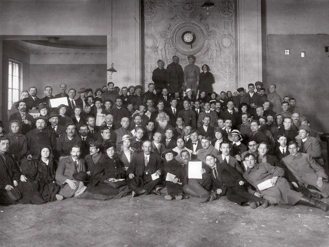 Исторический барельеф сохранился лишь на фотографиях. | Источник: ЦГАКФФД. Ер 540 / предоставлено «НИиПИ Спецреставрация»