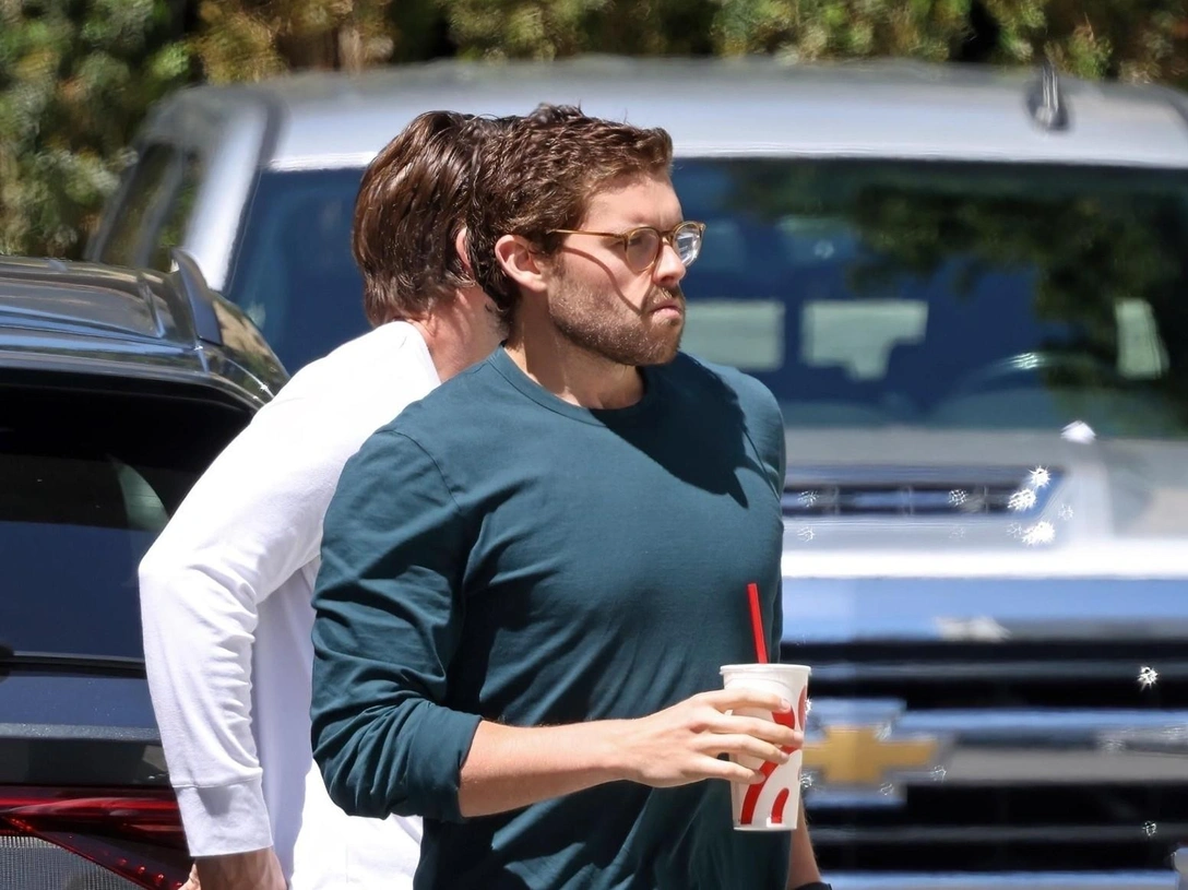 Вы точно не знали про младшего брата Патрика Шварценеггера (и это пора исправить) | marieclaire.ru