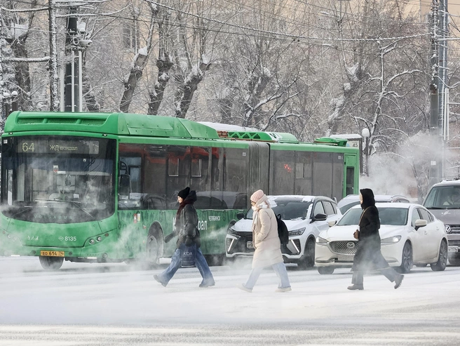 Автобус маршрута №64 мог бы стать спасением от стужи, однако в этот день пассажиры жаловались на сбои в его работе. | Источник: Наталья Лапцевич