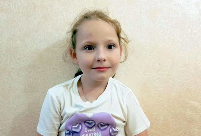 «Госквот сейчас нет». Маленькой Нике нужна помощь, чтобы вернуть подвижность руки | Источник: семейный архив
