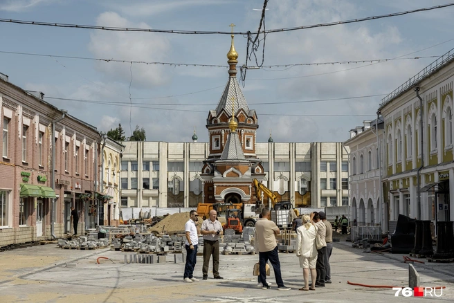 Депутатская улица постепенно преображается, работы близятся к завершению | Источник: Александр Куренной / 76.RU