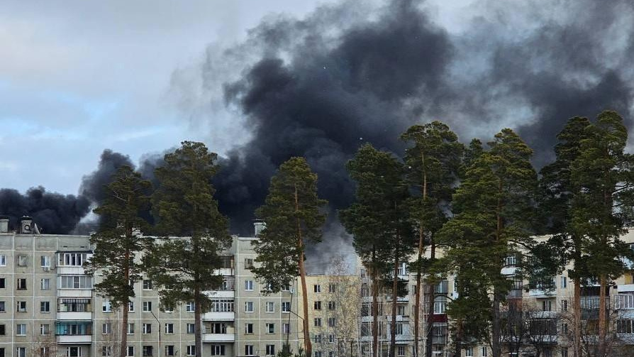 В Челябинской области загорелся дом в военном городке