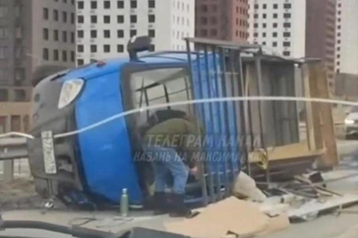 Авария под Казанью: Газель перевернулась, образовалась пробка